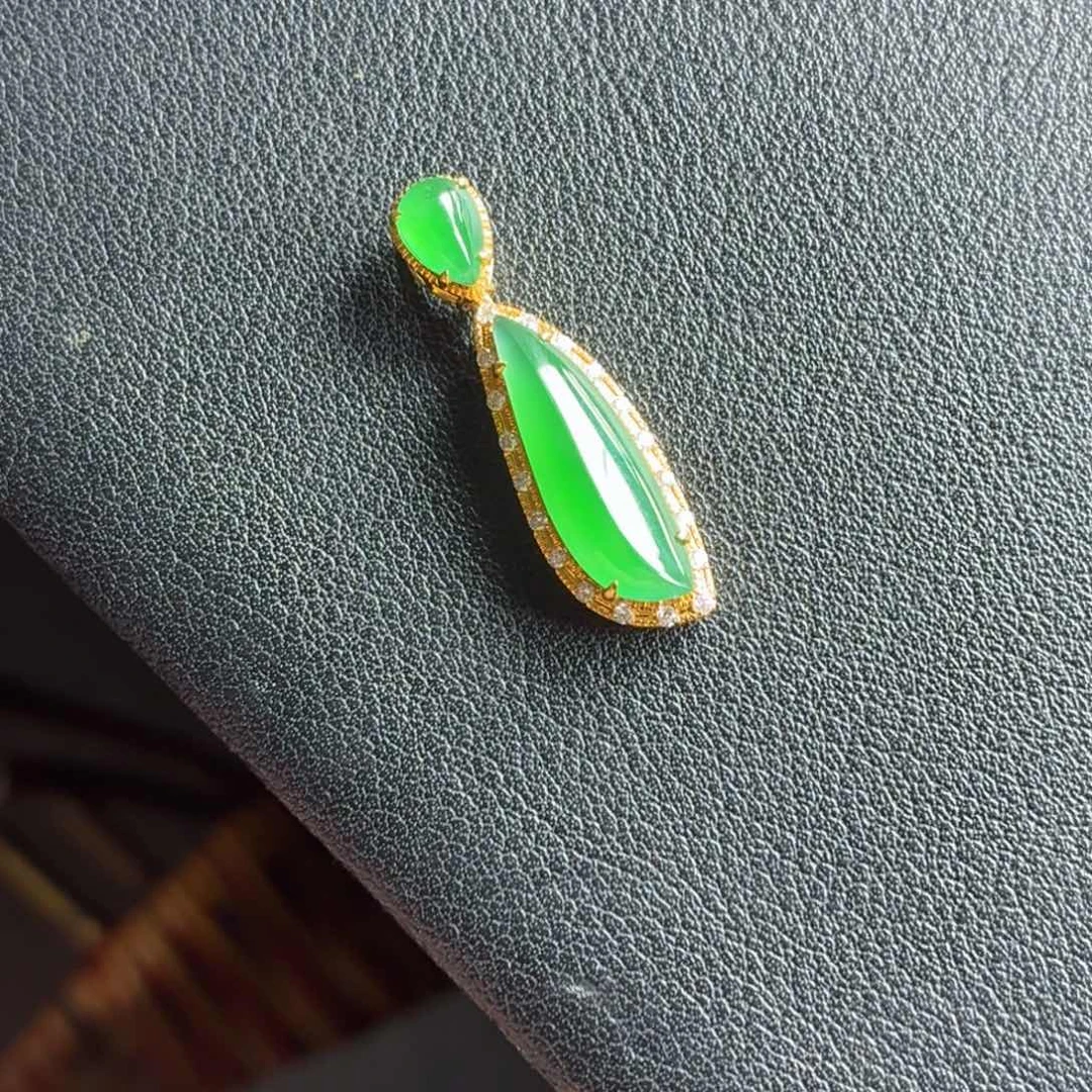 满***陈翡翠18K金镶嵌颈饰