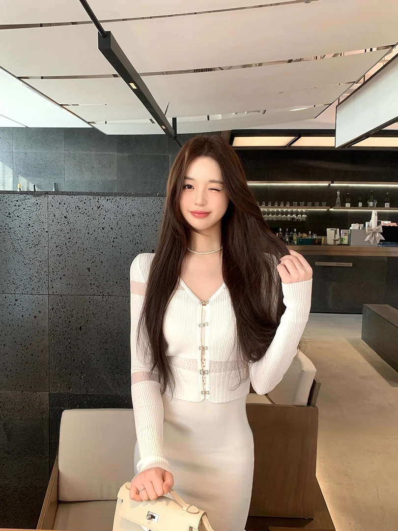 气质小香轻奢风v领长袖设计感修身显瘦小外套夏新款针织开衫上衣