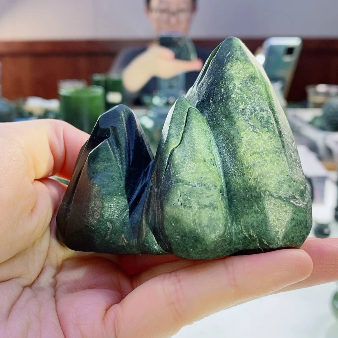 未镶嵌和田玉（青玉）摆件