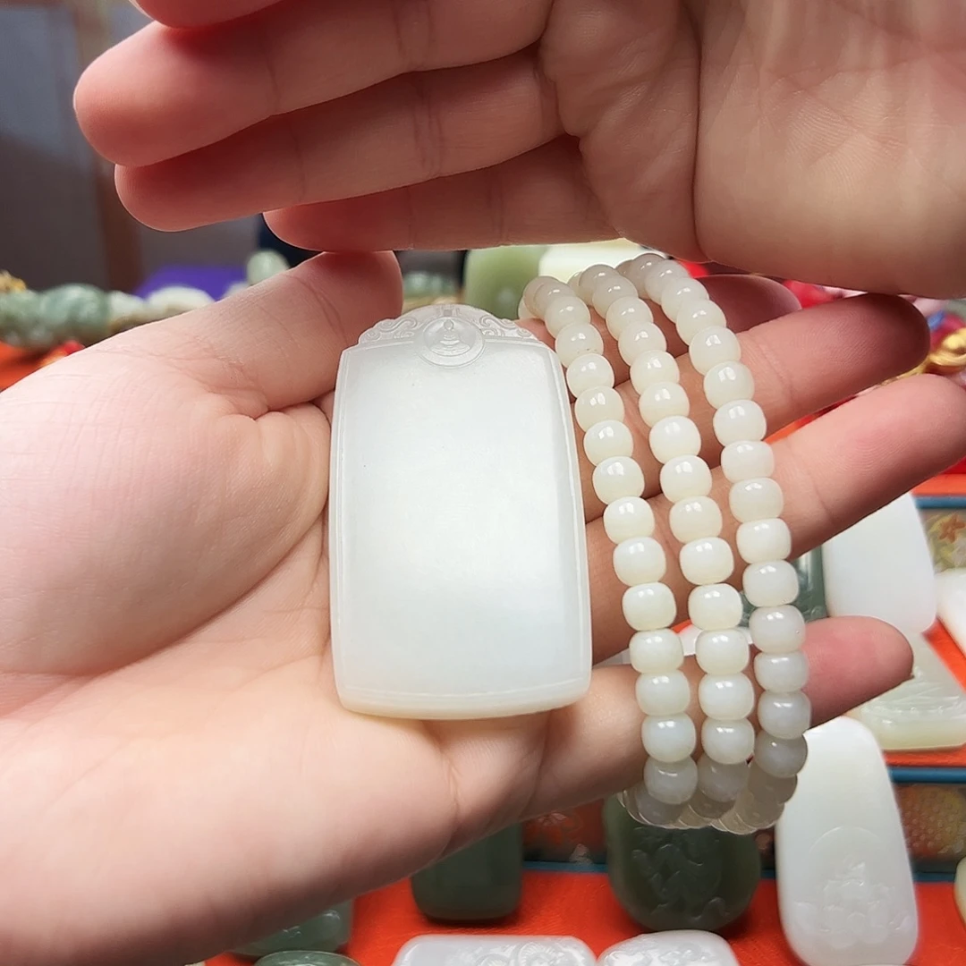 K***M和田玉未镶嵌颈饰