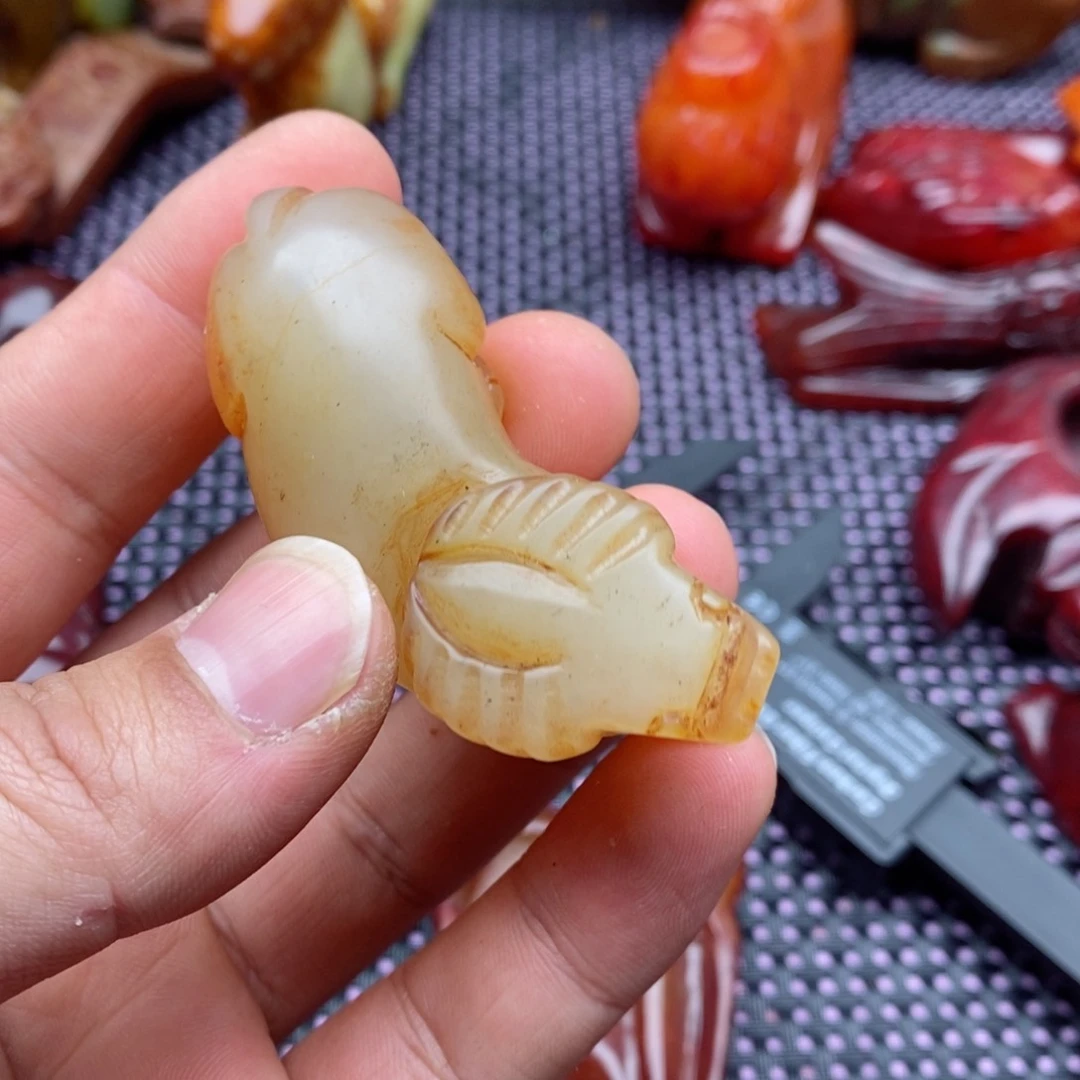 蛇纹石玉颈饰未镶嵌