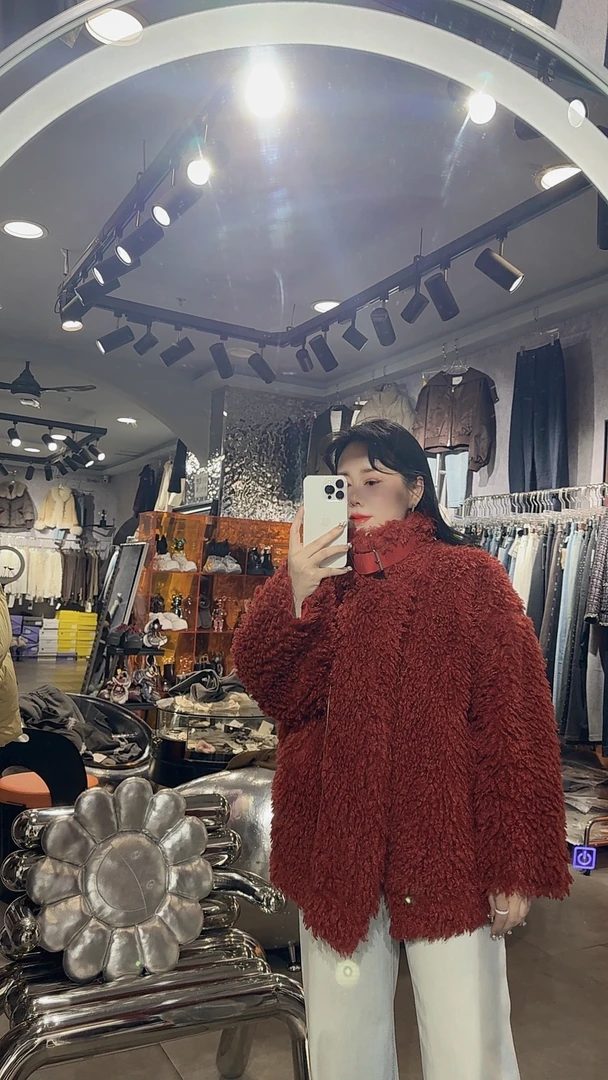 王琳家显瘦红色外套