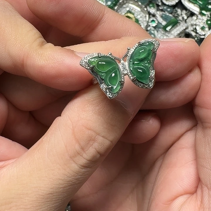 翡翠未镶嵌颈饰天然A货翡翠放漏