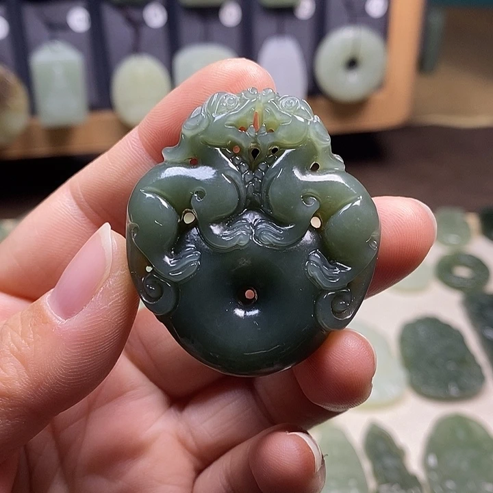 和田玉未镶嵌颈饰