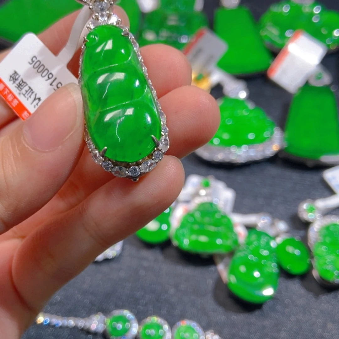 翡翠未镶嵌吊坠(不含链)