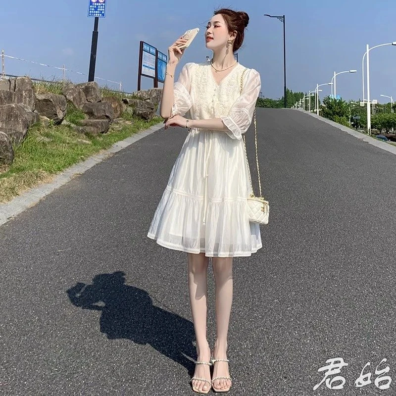 法式高级感夏季新款V领连衣裙女款小个子爆款2025新款高级感轻奢