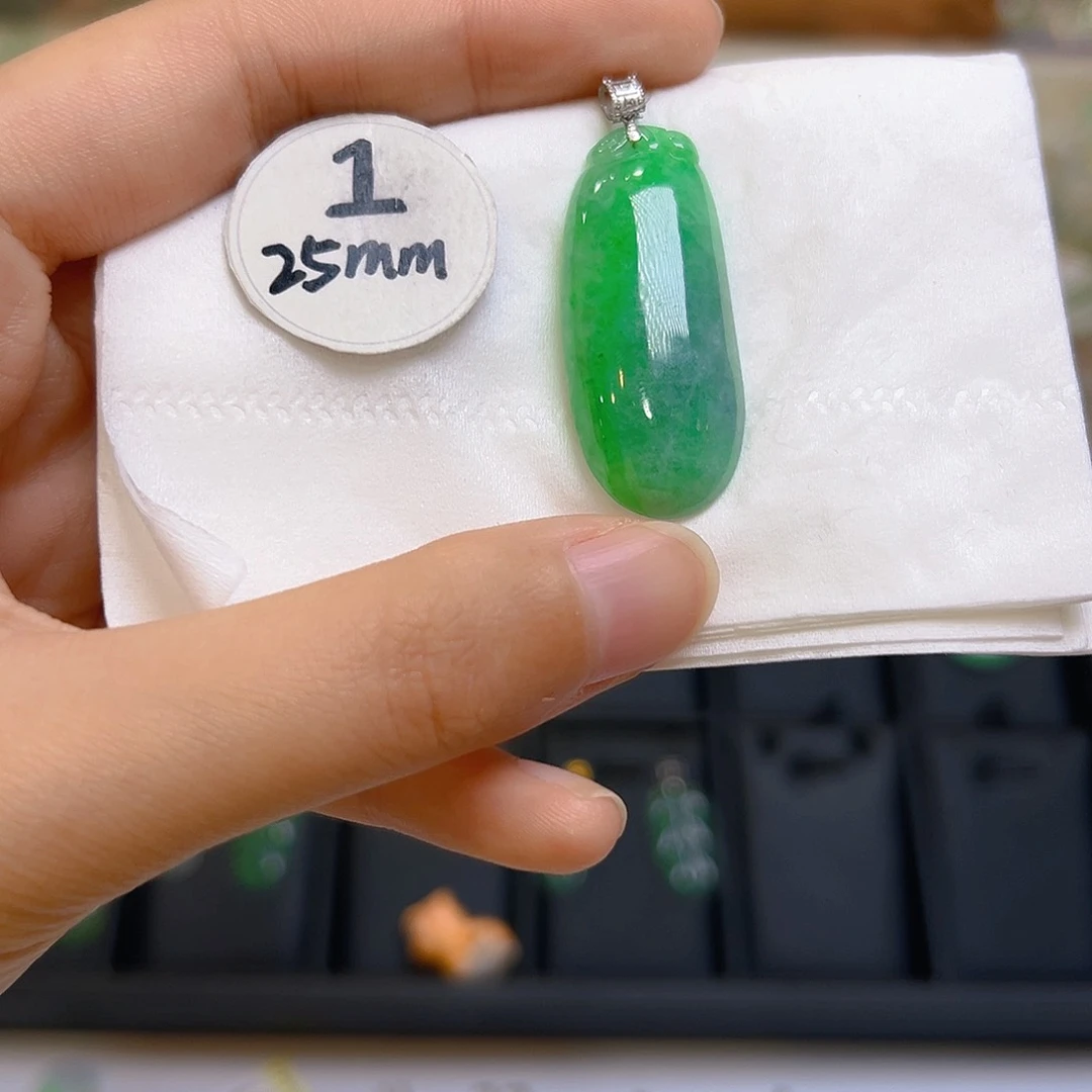 翡翠吊坠(不含链)18K金镶嵌翡翠