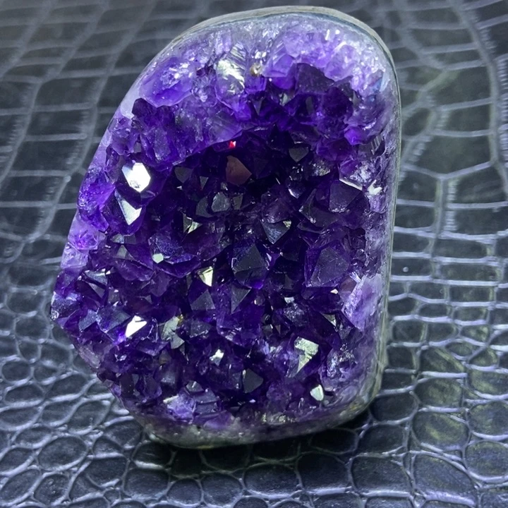 紫晶镇未镶嵌水晶