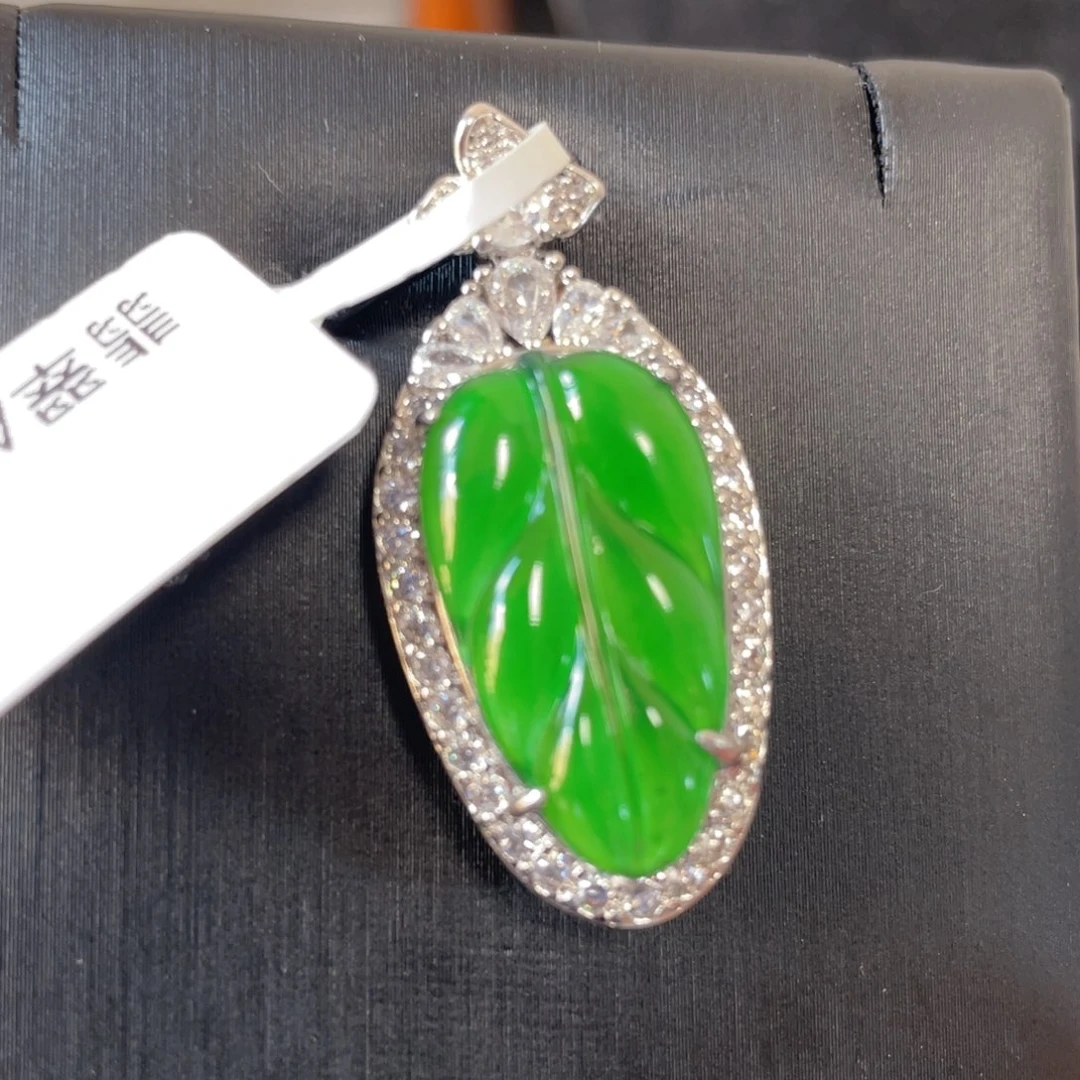 翡翠未镶嵌颈饰吊坠