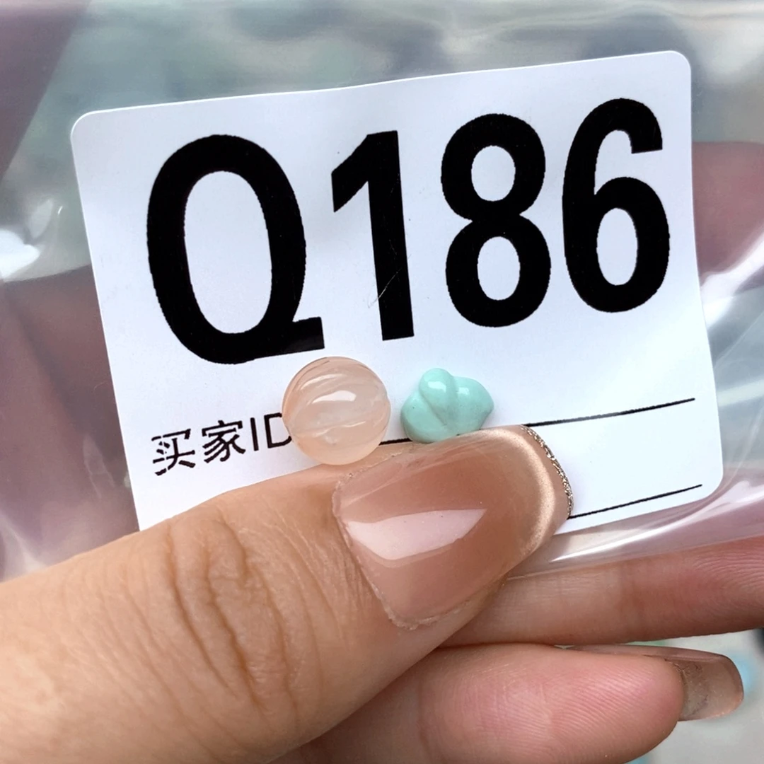 南红玛瑙配饰未镶嵌