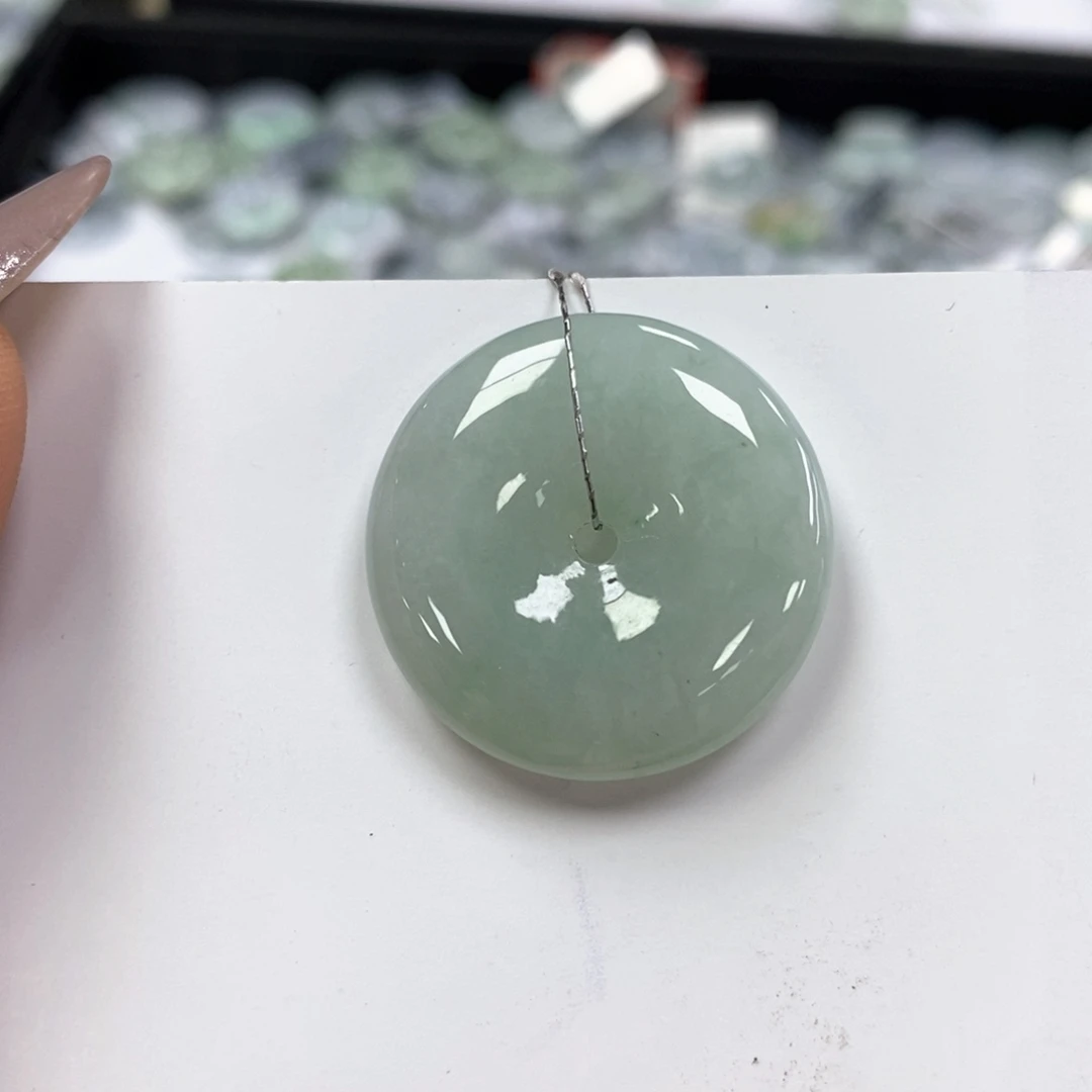 翡翠颈饰未镶嵌平安扣