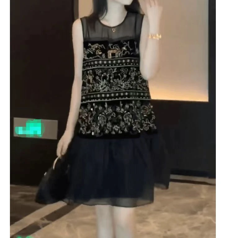 夏季碎花修身法式显瘦设计感连衣裙