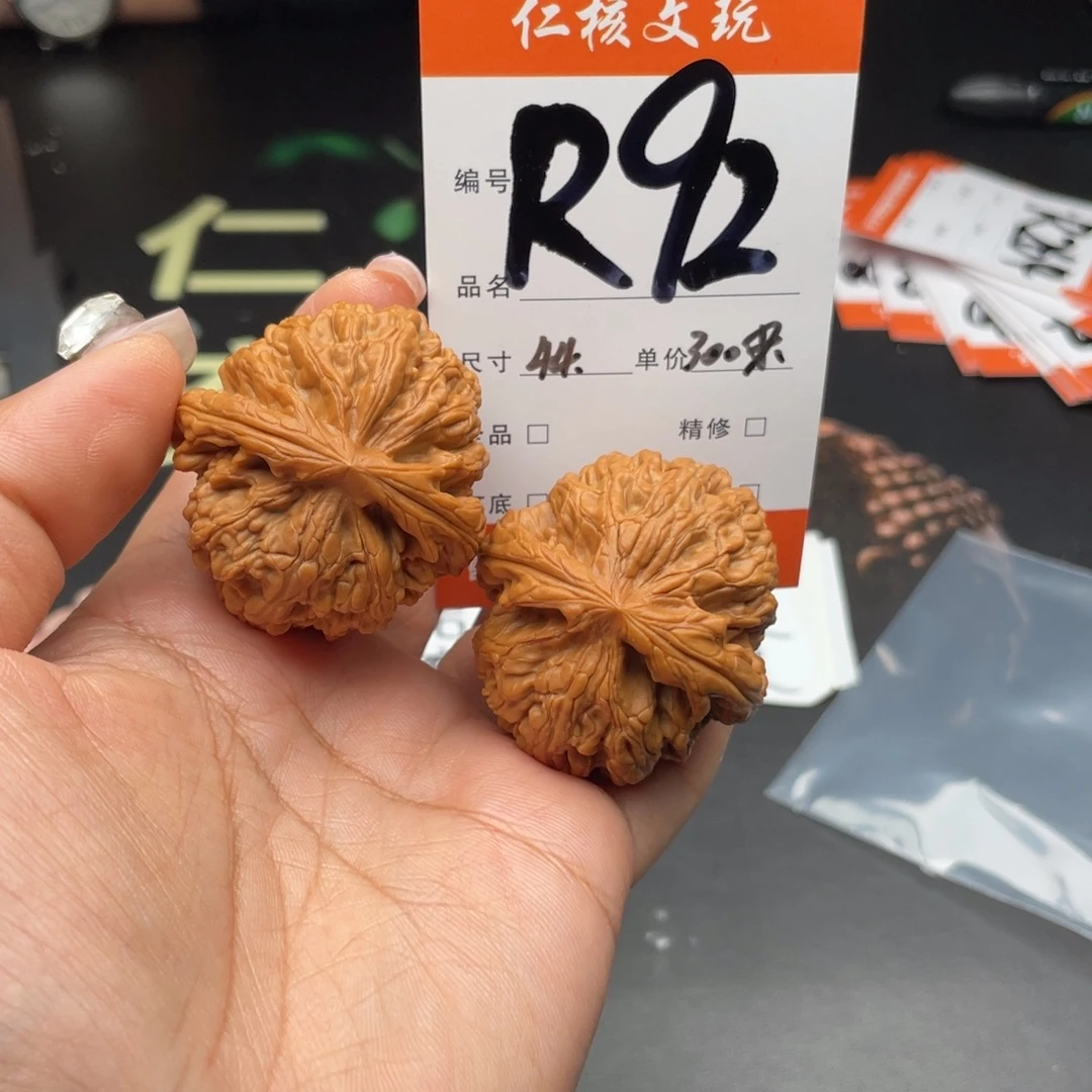 新***始文玩核桃把件44尺寸红锦鲤
