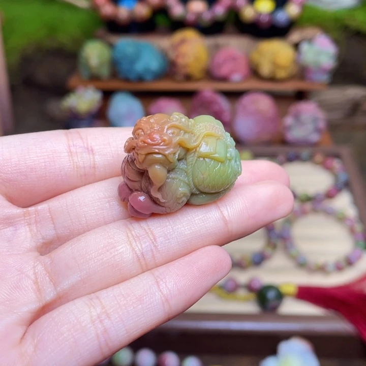 吉***子玛瑙/玉髓未镶嵌珠宝半成品盐源玛瑙麒麟