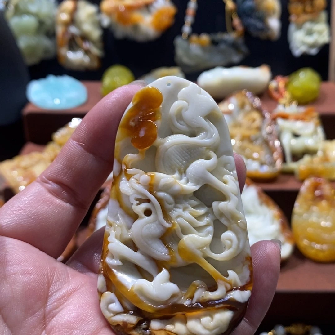 蛇纹石玉颈饰未镶嵌