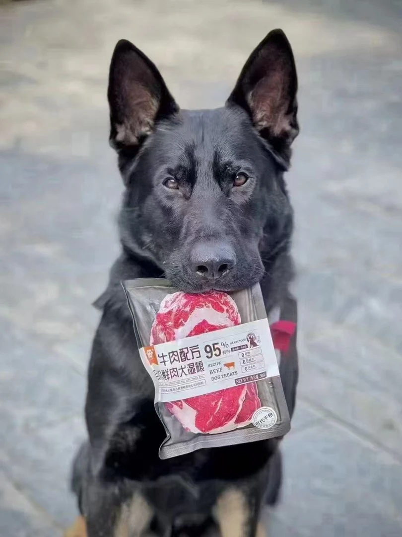 牛肉犬湿粮，全犬期适用，开袋即食，营养开胃易消化宠物主食