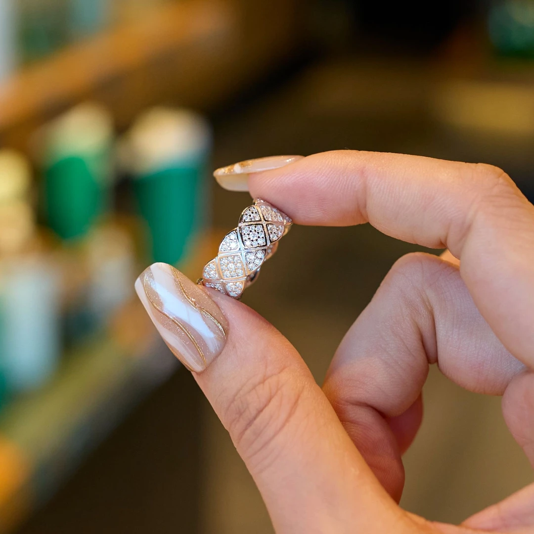 925银莫桑石戒指 满镶菱格纹戒指 轻奢时尚女士镶嵌个性小众