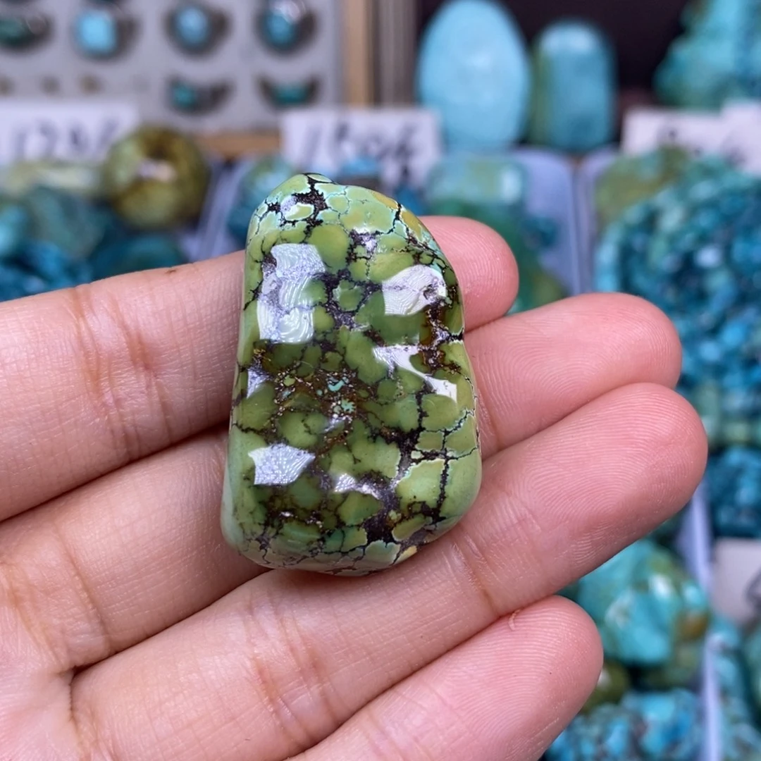 绿松石未镶嵌颈饰