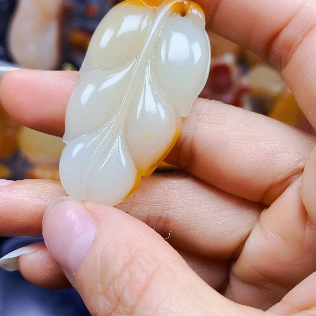 石英质玉（黄龙玉）未镶嵌颈饰