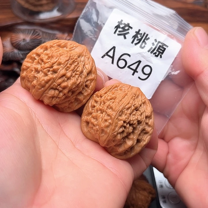 文玩核桃吊坠望月40