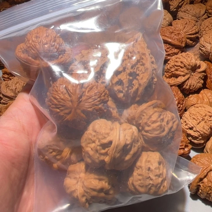 辣***子桃核吊坠狮子头核桃