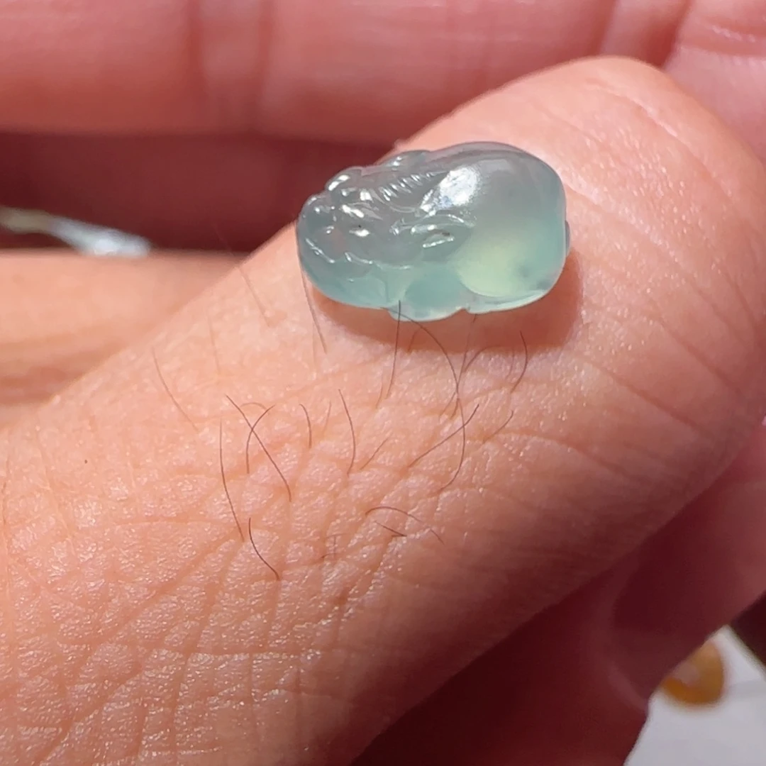 彷***、定制翡翠未镶嵌天然翡翠貔貅