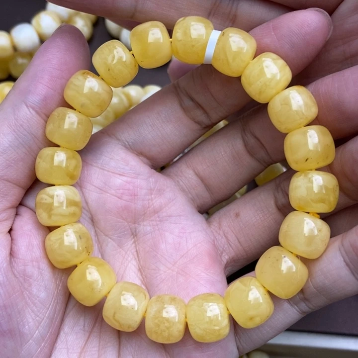 未镶嵌琥珀珠宝奇石150