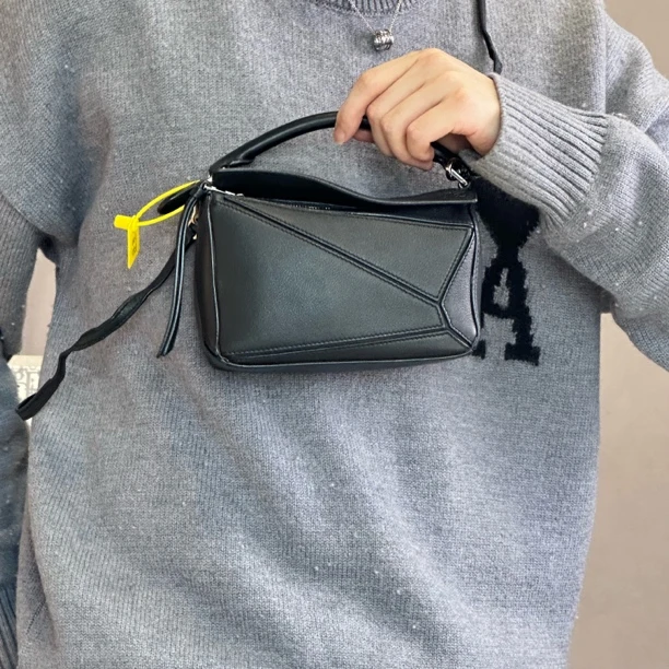 95新 LOEWE/罗意威 loewe 黑色puzzle手提包