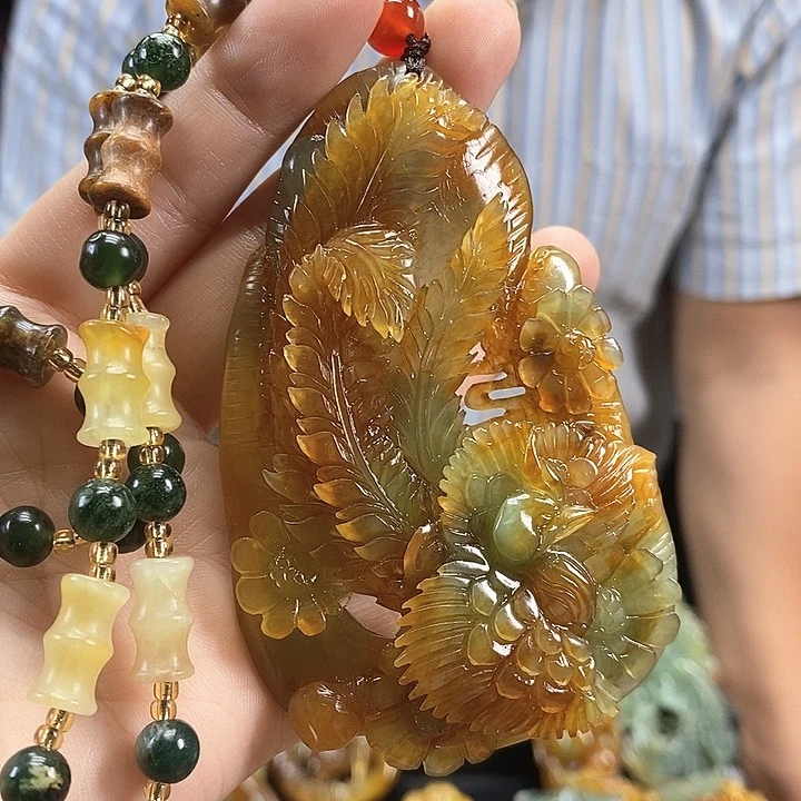 蛇纹石玉未镶嵌颈饰