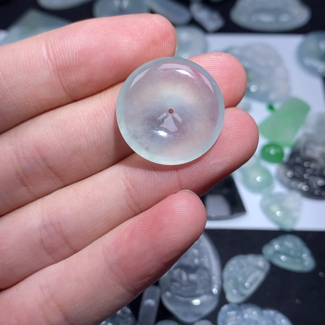 翡翠未镶嵌颈饰平安扣