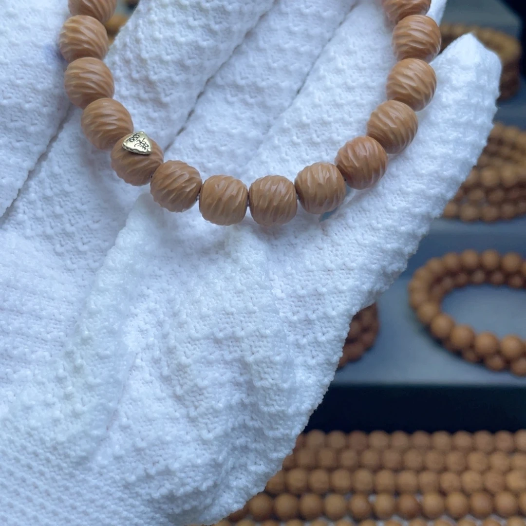 *****猴头核桃吊坠云锦微瑕9+腰带35