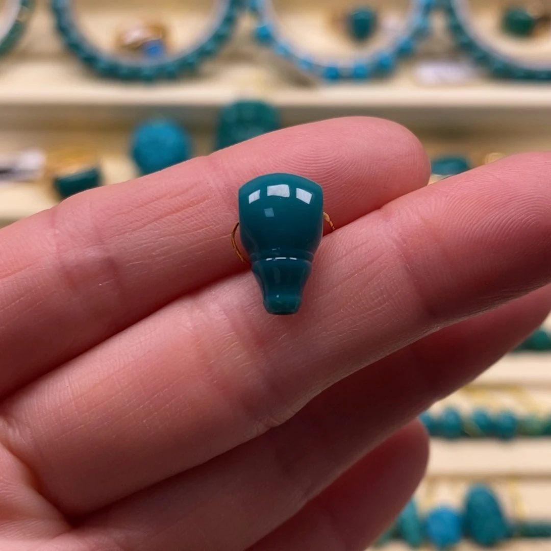 绿松石珠宝奇石未镶嵌直径8.3×7.5三通