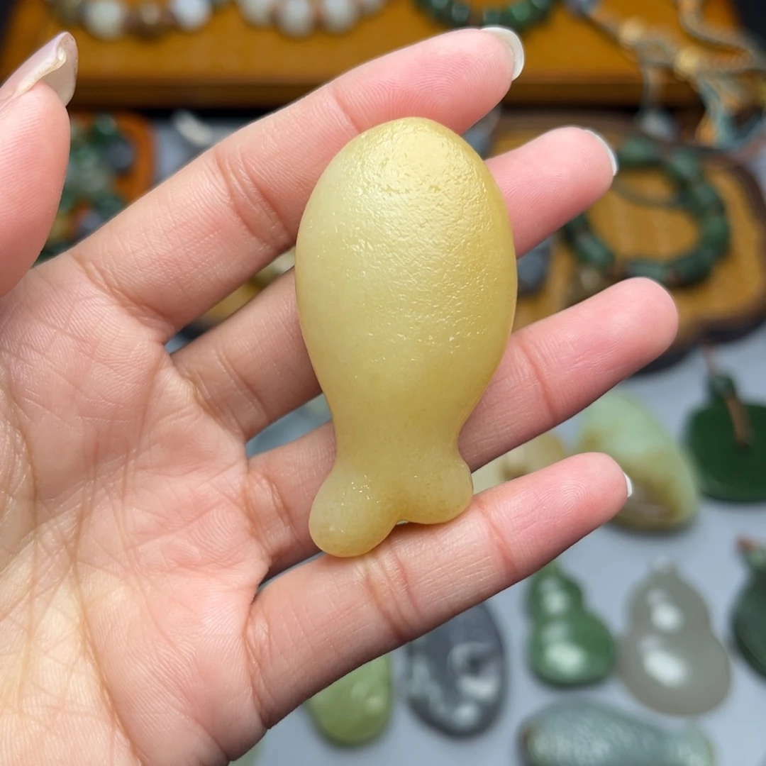 自***渡和田玉未镶嵌颈饰