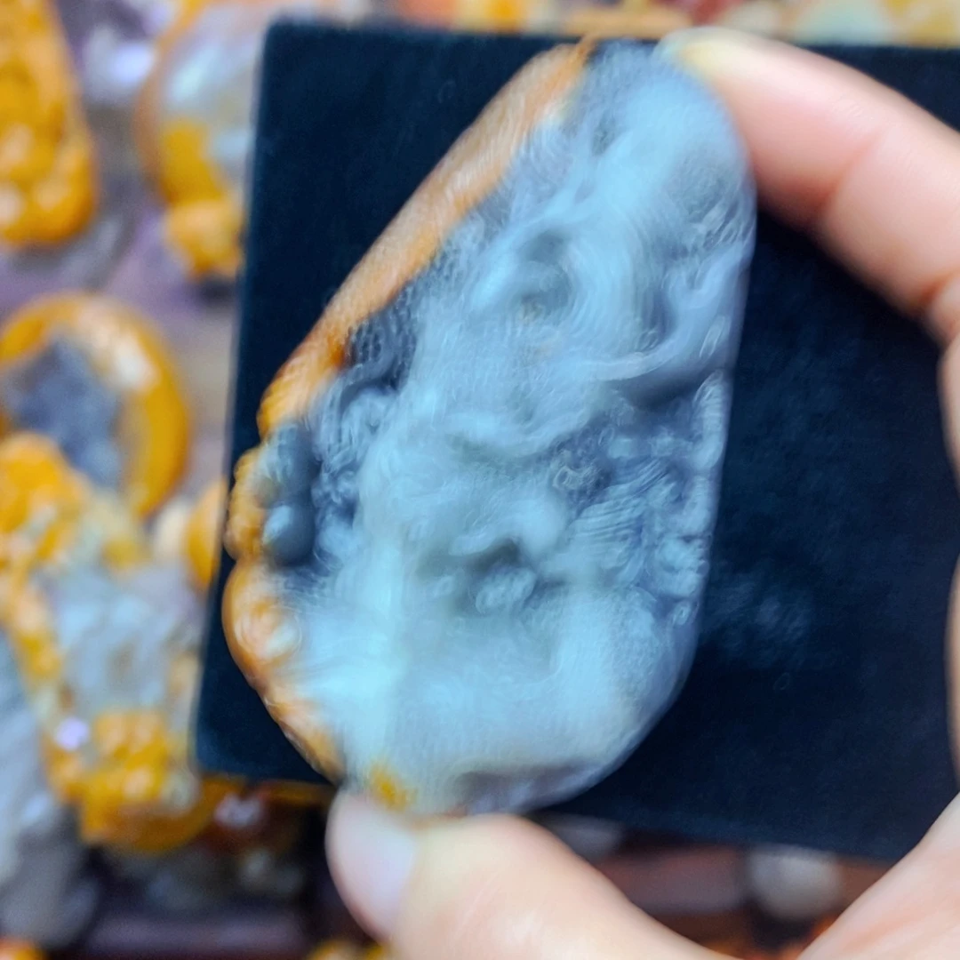 未镶嵌石英质玉（黄龙玉）颈饰