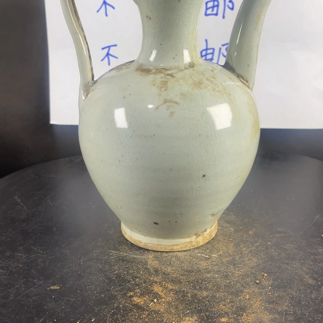 罐漂亮的小瓷器和