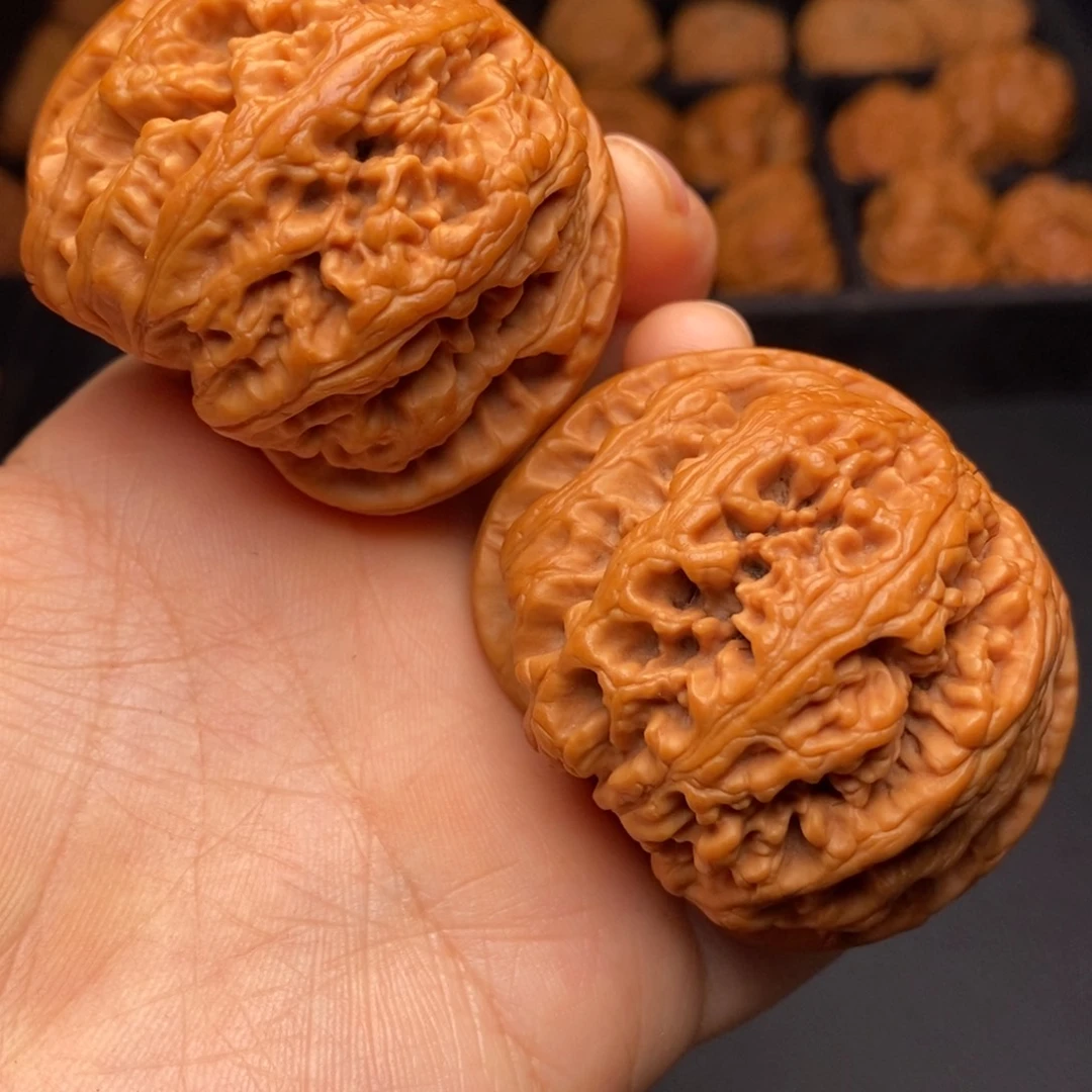 文玩核桃把件秦岭野生核桃