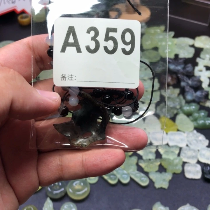 未镶嵌岫玉吊坠(赠链)