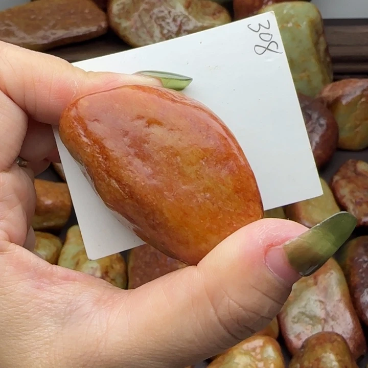 透闪石质玉未镶嵌珠宝奇石