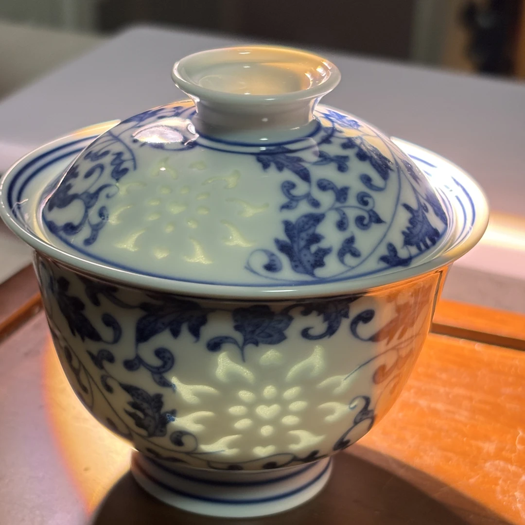 景德镇玲珑白瓷可悬停设计青花缠枝莲盖碗高档陶瓷功夫茶具釉下彩