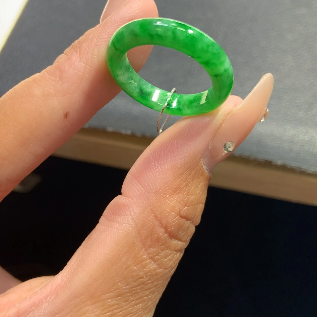 翡翠戒指未镶嵌翡翠