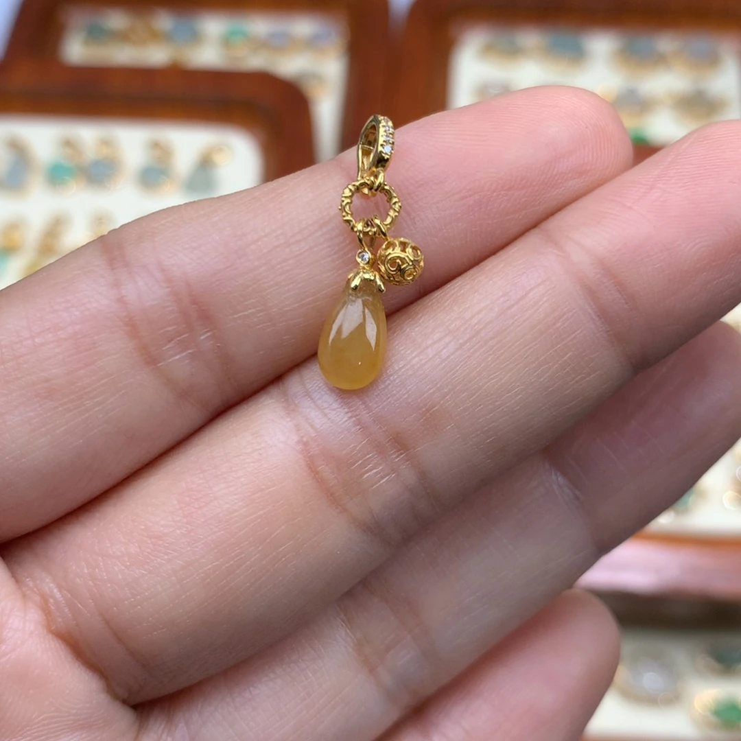 翡翠18K金镶嵌毛衣链水滴滴溜