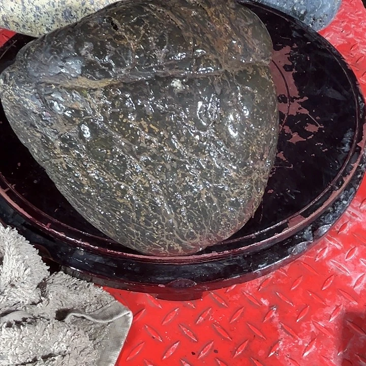 君***辉蛇纹石玉足银镶嵌藏玉药王石精美摆件