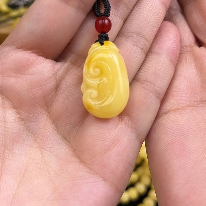 琥珀未镶嵌颈饰琥珀