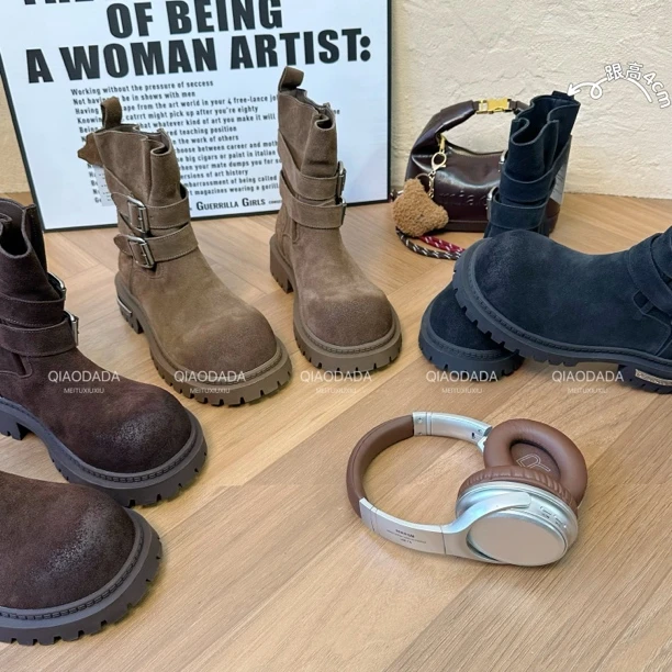 QIAODADA｜【骑士靴】欧货扣带复古短筒大头马丁靴｜4公分