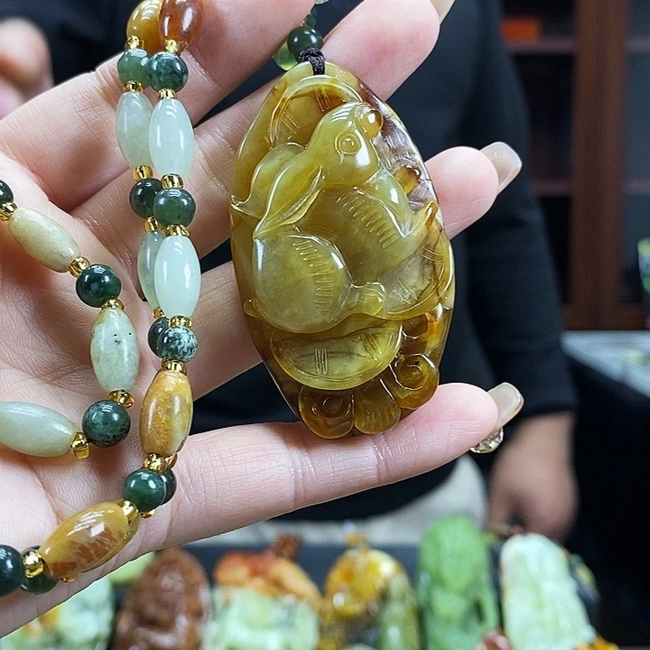 蛇纹石玉吊坠未镶嵌