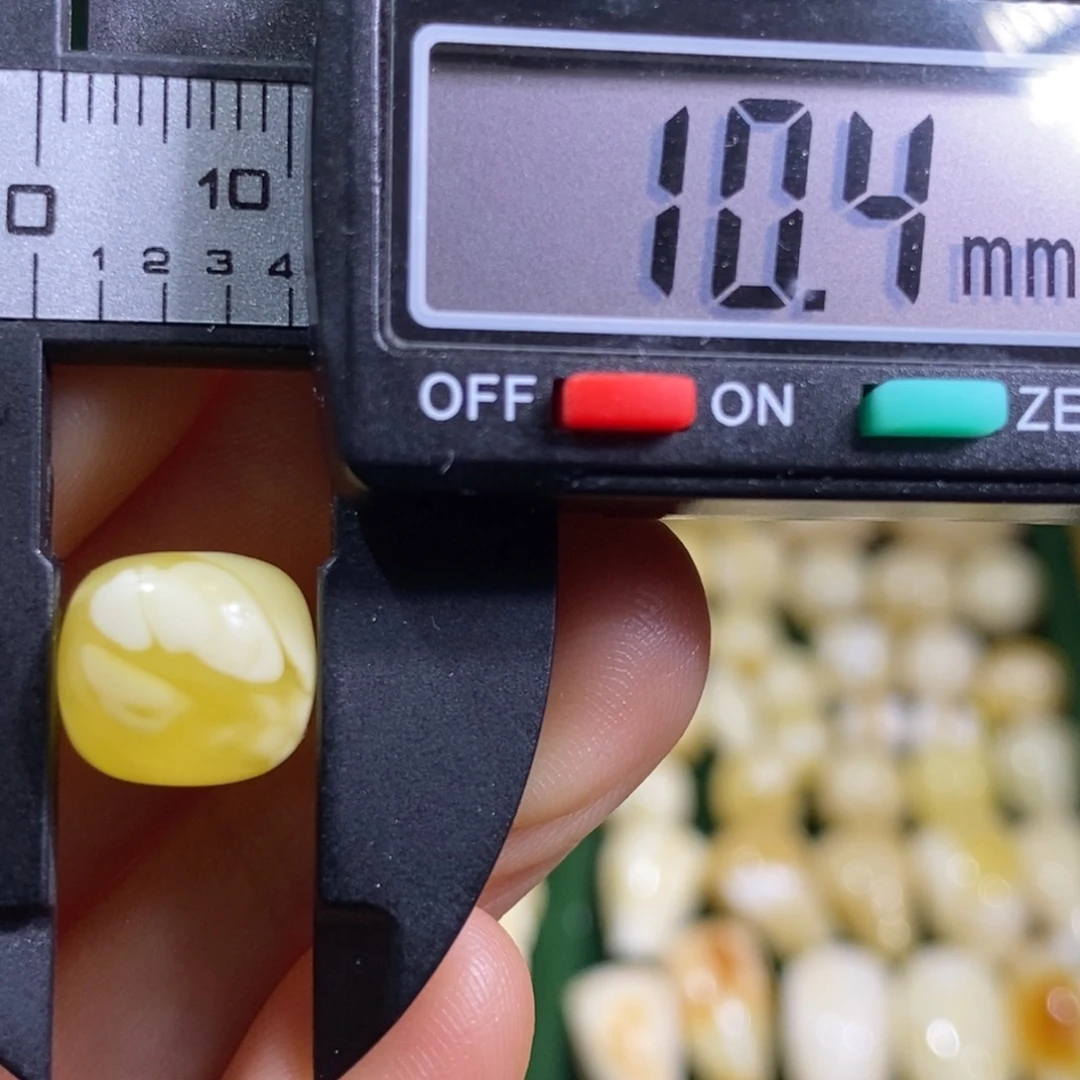 蜜蜡未镶嵌裸石配饰