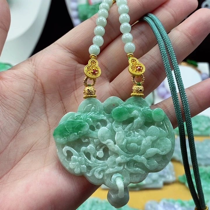 翡翠颈饰未镶嵌翡翠吊坠