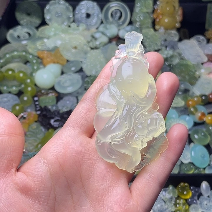 蛇纹石玉合金颈饰人参