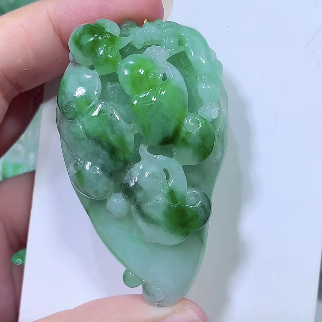 缅甸天然A货翡翠飘绿如意金枝玉叶吊坠