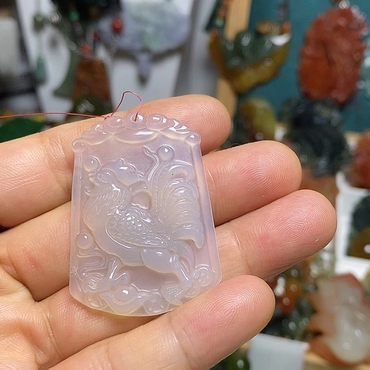 翡翠未镶嵌吊坠(赠链)